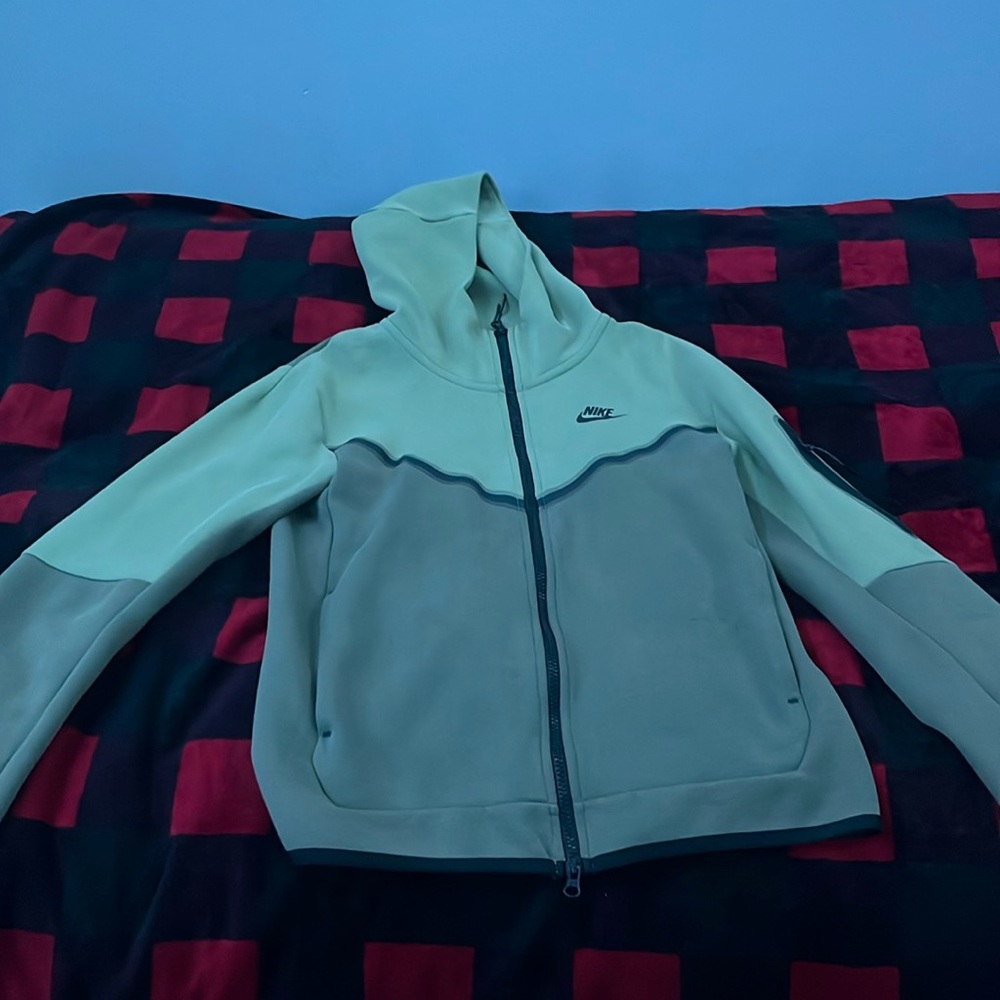 Nike Tech